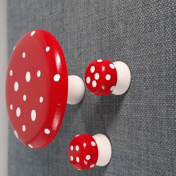 Fairy Gnome Garden Play Wood Miniature Carved Mushroom Painted Table Chairs Leaf - Picture 2 of 6